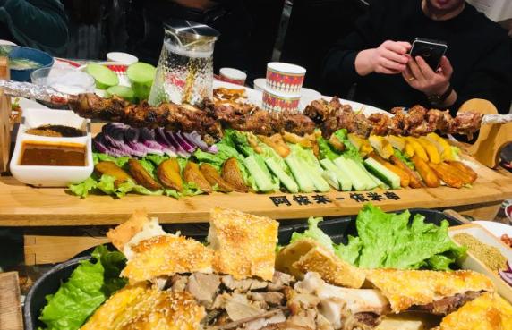 不想一本正经就捣蛋,不想搞学习就想吃喝玩