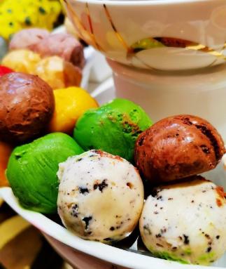 不想一本正经就捣蛋,不想搞学习就想吃喝玩