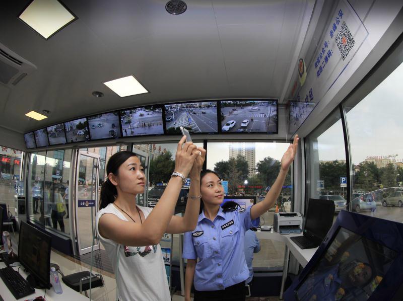 涓や釜灞忛殰蹇犺瘹鍗＋,浠栦滑鏄煎鍧氬畧鍙负绛戠墷闃茬嚎