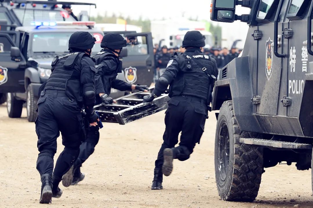 涓や釜灞忛殰蹇犺瘹鍗＋,浠栦滑鏄煎鍧氬畧鍙负绛戠墷闃茬嚎