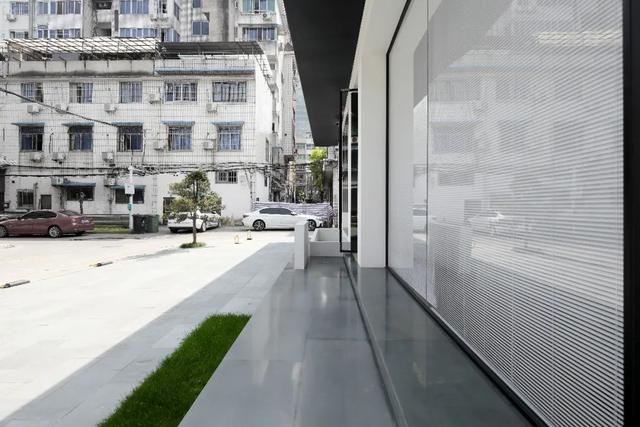 现代简约风格装修90平办公效果图,现代简约办公区装修效果图