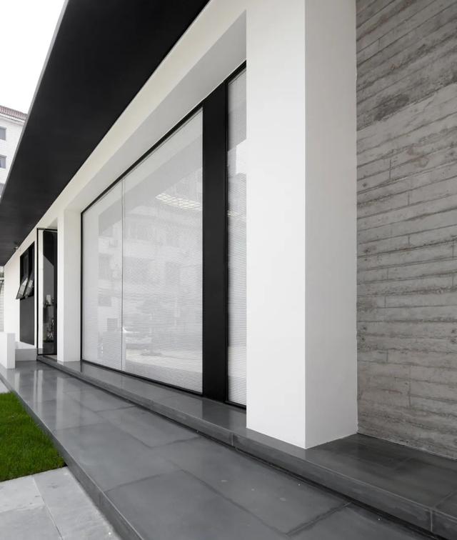 现代简约风格装修90平办公效果图,现代简约办公区装修效果图