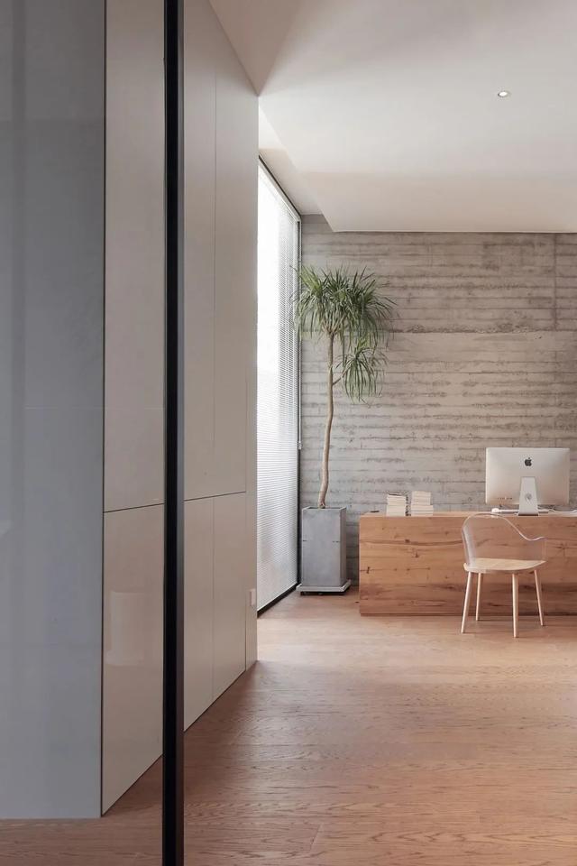 现代简约风格装修90平办公效果图,现代简约办公区装修效果图