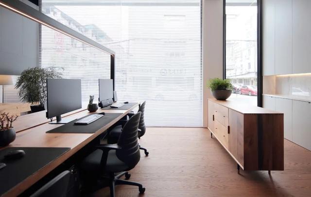 现代简约风格装修90平办公效果图,现代简约办公区装修效果图