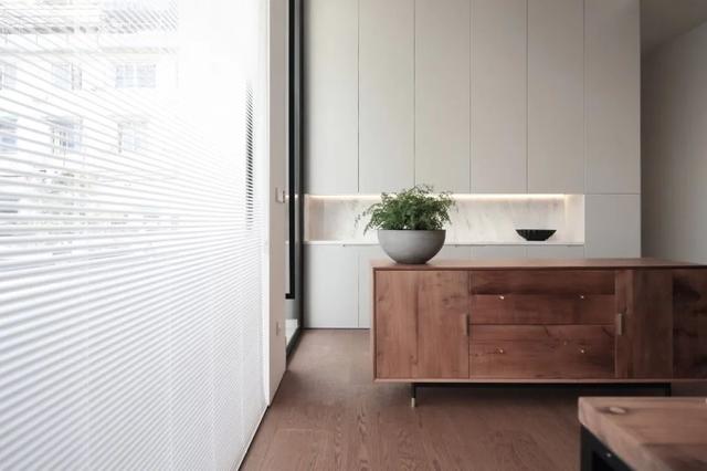 现代简约风格装修90平办公效果图,现代简约办公区装修效果图