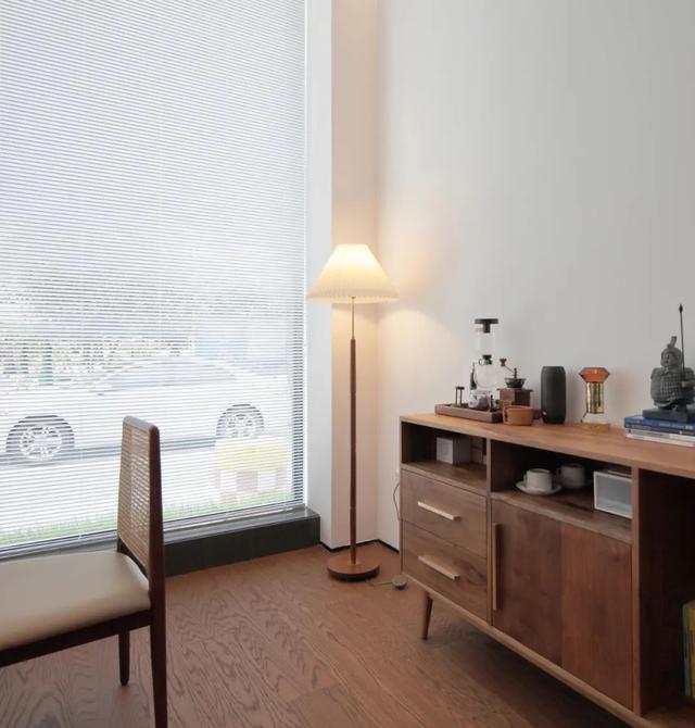 现代简约风格装修90平办公效果图,现代简约办公区装修效果图