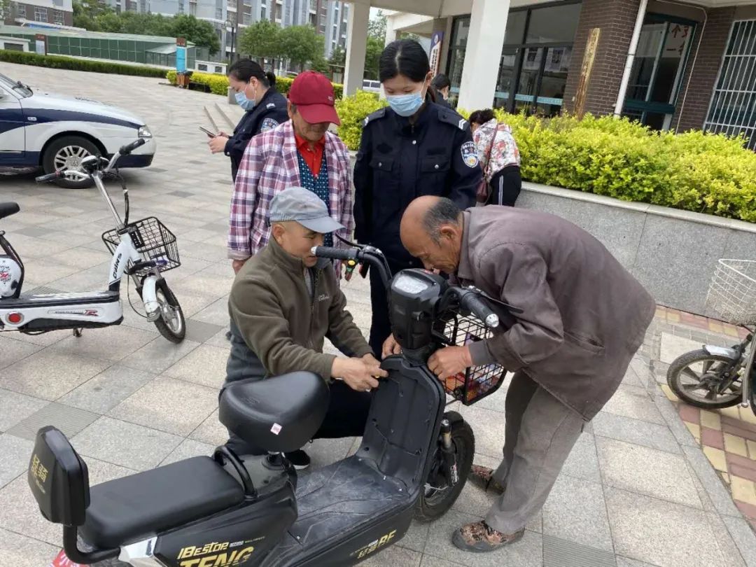 @电动车车主集中挂牌延期至8月31日9月1日起无牌电动车不能再上路了！这些地点都能挂！