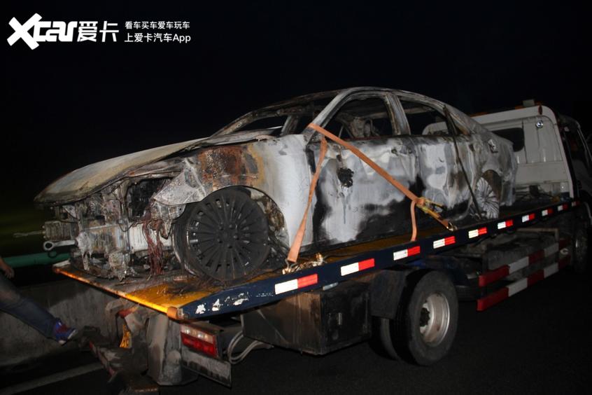 行车中突遇车辆自燃正确处理方式,车辆自燃的正确处理方法