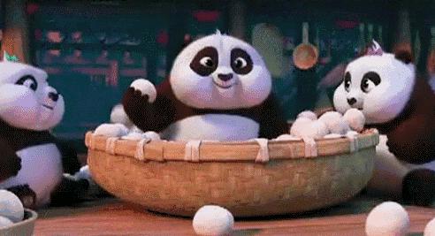 孕妇走在路上孩子突然掉出来了,孕妇在漫步孩子突然掉出来