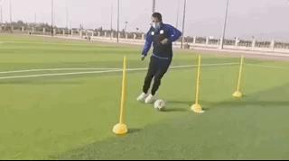 鐤儏闃村奖绗肩僵涓嬬殑瓒崇悆,鐤儏瓒崇悆