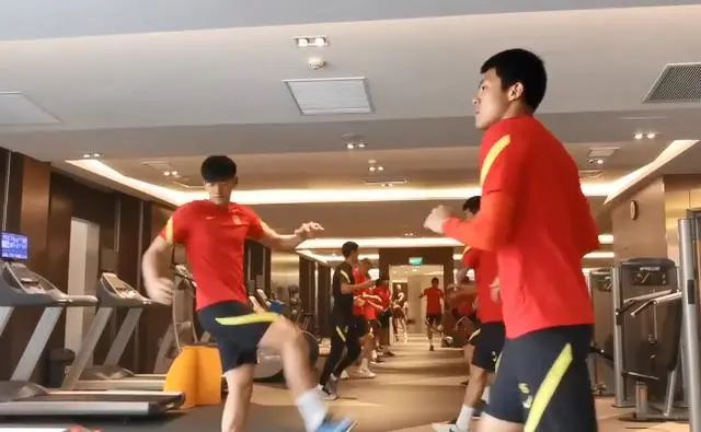 艾克森成都蓉城热身,国足艾克森哪里犯规了