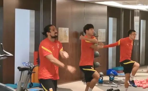 艾克森成都蓉城热身,国足艾克森哪里犯规了