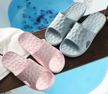 一双能按摩的浴室拖鞋，Q软防滑，好穿到爆，每一步都在保健