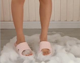 一双能按摩的浴室拖鞋，Q软防滑，好穿到爆，每一步都在保健