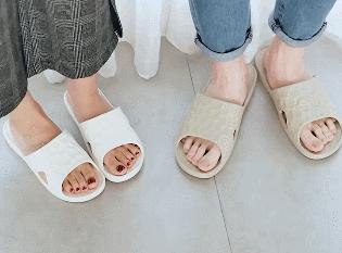 一双能按摩的浴室拖鞋，Q软防滑，好穿到爆，每一步都在保健