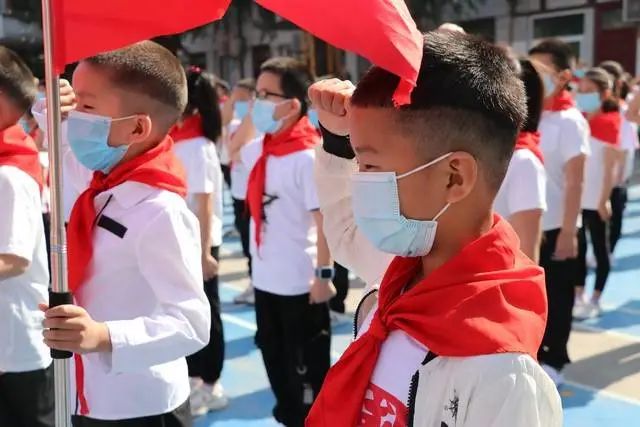 寻乌县实验小学少先队员入队仪式,林州市第一实验小学红领巾入队