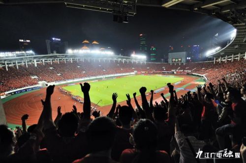 独擎一省职业足球大旗9年，他还是那句：有多大的脚，穿多大的鞋