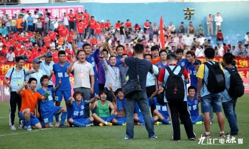 独擎一省职业足球大旗9年，他还是那句：有多大的脚，穿多大的鞋