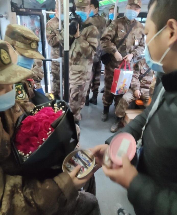 76天的谎言，一双40码运动鞋……看武汉公交青年的战疫故事