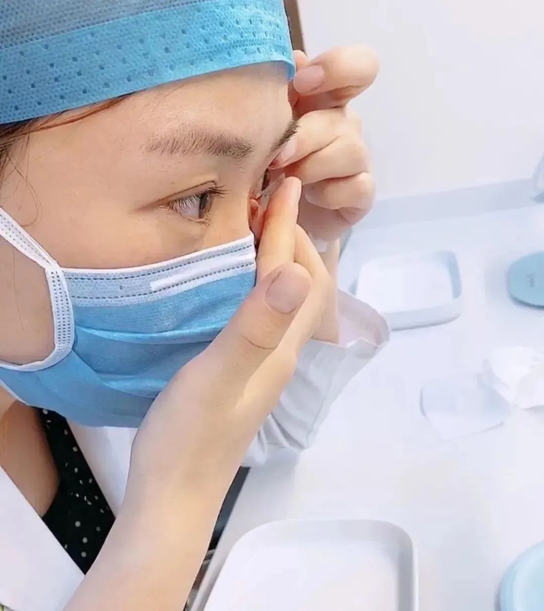 摘隐形眼镜有什么好方法吗,眼科怎么取隐形眼镜