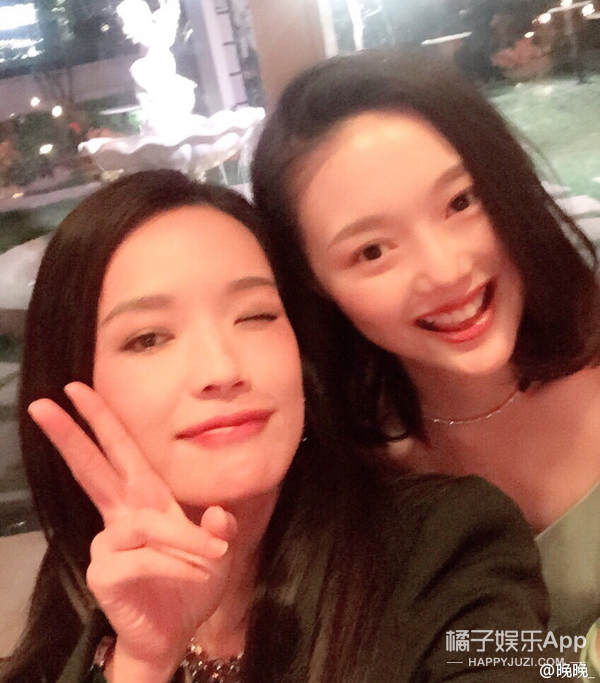 网红鼻祖晚晚和舒淇同框比美赢了？妆容穿搭都有谨慎机，来抄作业