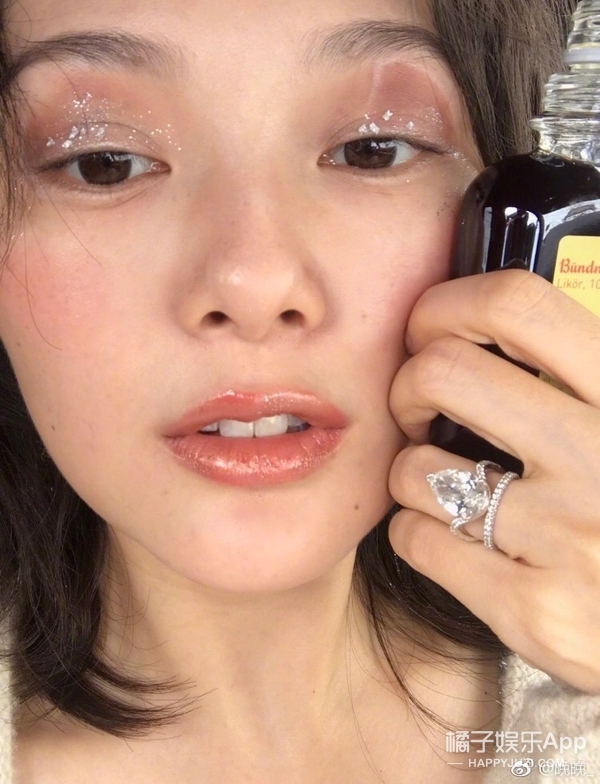 网红鼻祖晚晚和舒淇同框比美赢了？妆容穿搭都有谨慎机，来抄作业