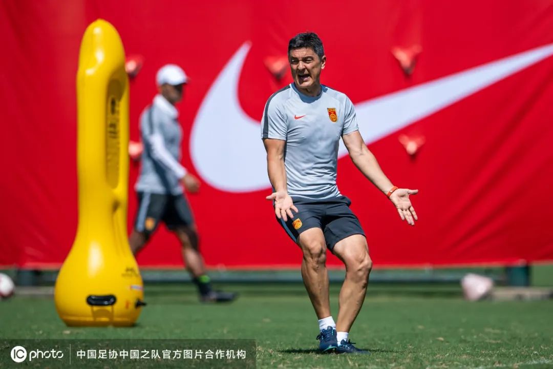 新中国足球队,中国足球队今天的首发