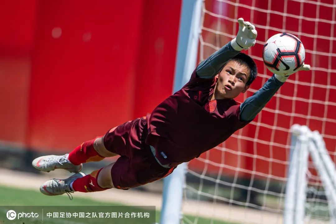 新中国足球队,中国足球队今天的首发