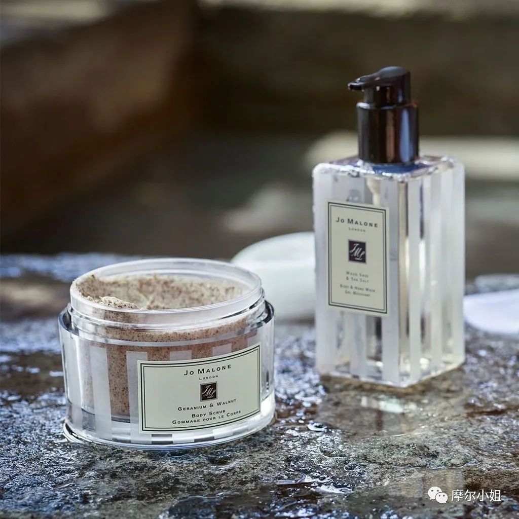 澶忓浼戦棽琛ｆ湇,澶忔棩8浠跺