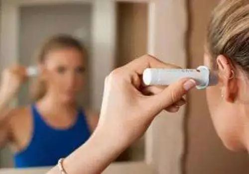 棉签抠耳朵导致癫痫,用棉签掏耳朵不谨慎被撞了一下