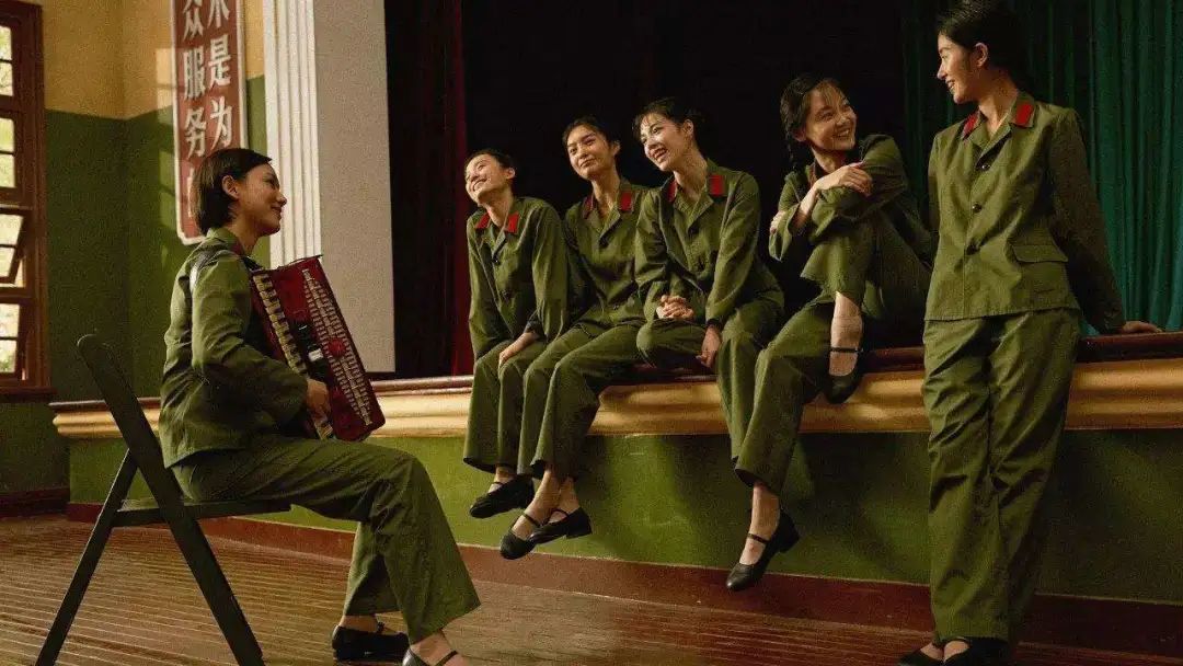 冯小刚的芳华简介,芳华冯小刚三美