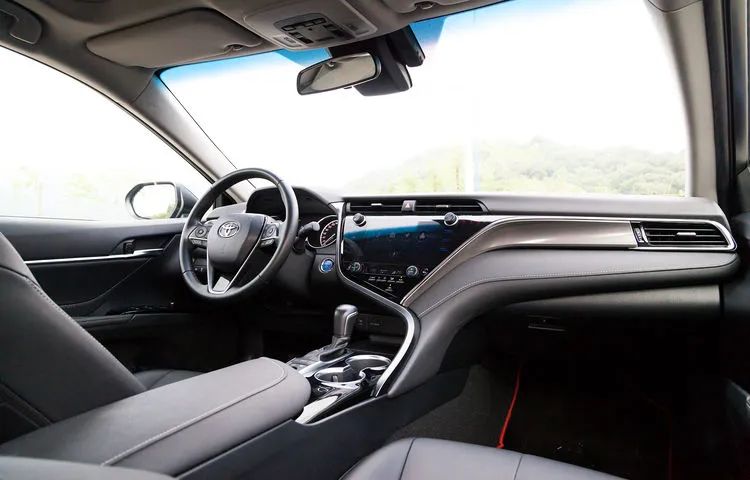 灵魂拷问：补贴6万，他真会把雅阁换成凯美瑞吗？