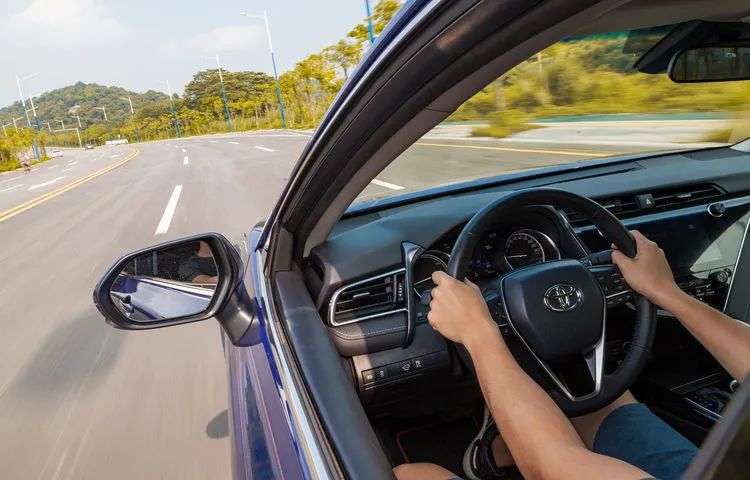 灵魂拷问：补贴6万，他真会把雅阁换成凯美瑞吗？