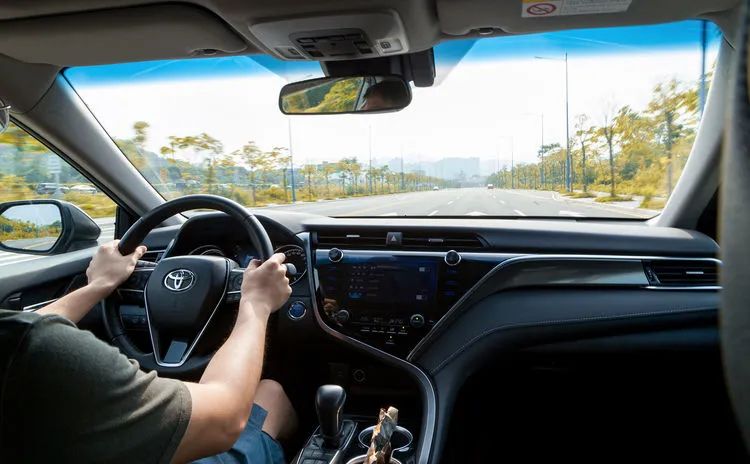 灵魂拷问：补贴6万，他真会把雅阁换成凯美瑞吗？