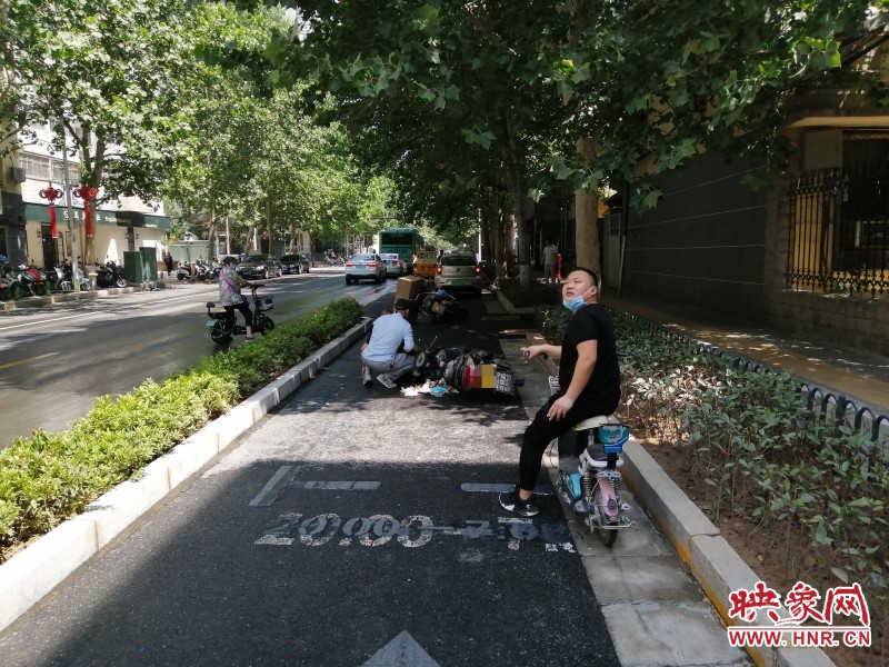 八旬老人被撞倒后遭碾轧不幸身亡,郑州一老人被撞后续