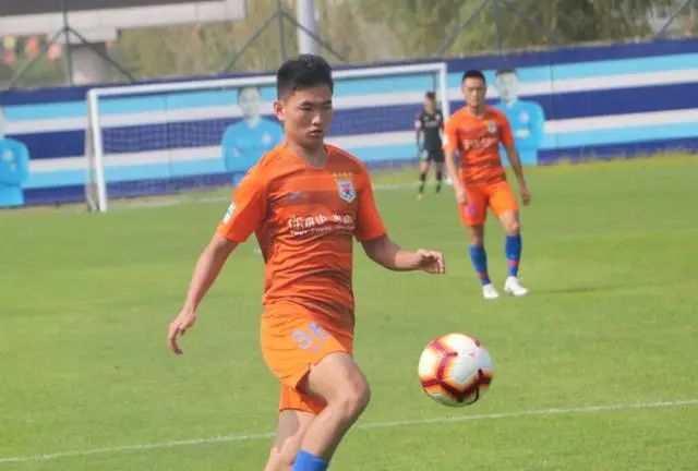 鲁能21岁新星连续闪耀热身赛，曾留洋巴西，在中甲历练