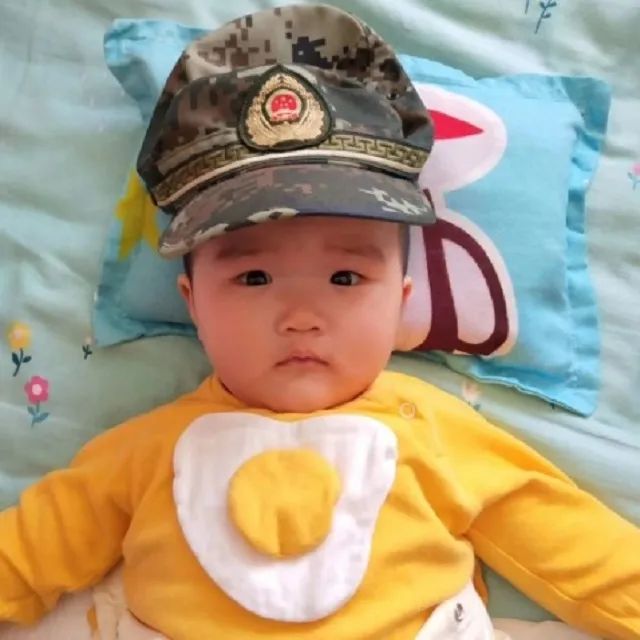 军娃对军爸的想念,军娃在军营唱我的爸爸