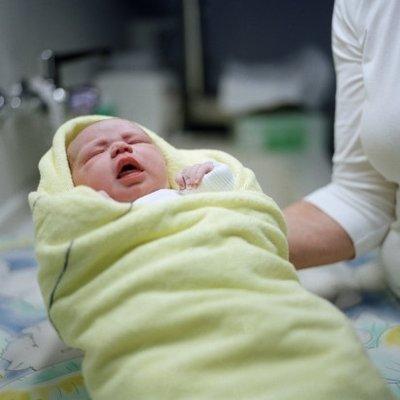 夏季新生儿护理常识,新生儿怎么照顾和护理的教程