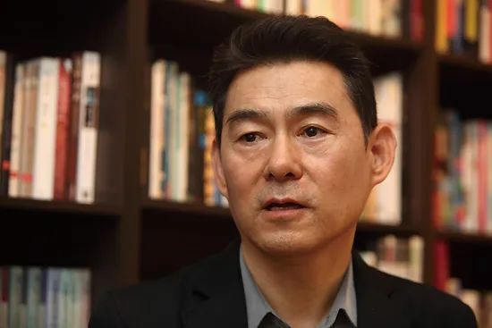 总有人会站出来,总会有人站在对面