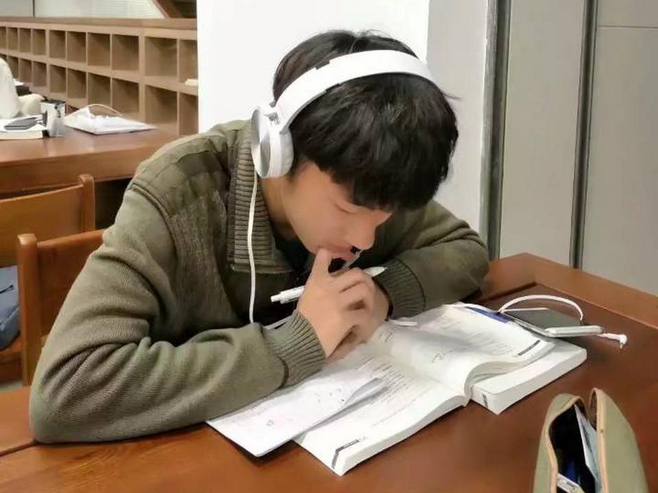 又见学霸,学霸宿舍6人全部上清华北大