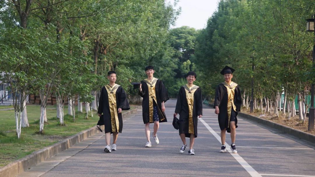 又见学霸,学霸宿舍6人全部上清华北大