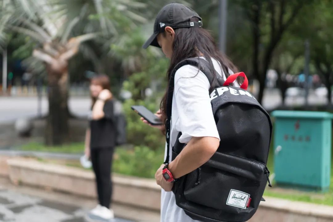 要装就装个够，HerschelXIndependent联名系列包满足