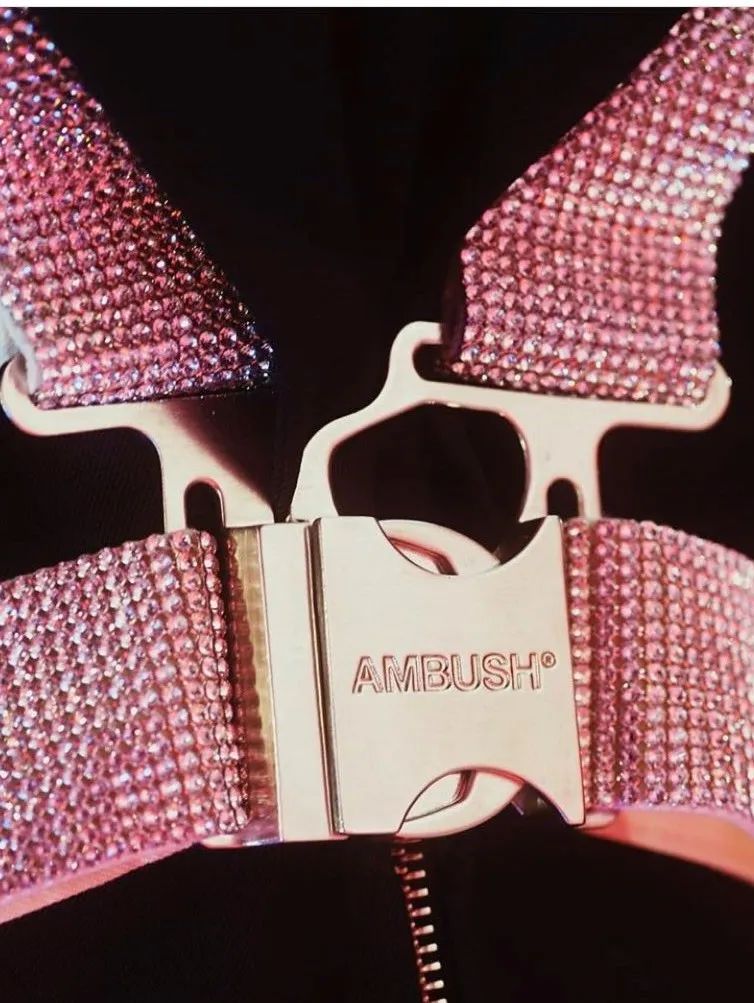 不仅只有少女感！原来背带裤也有两幅面孔？