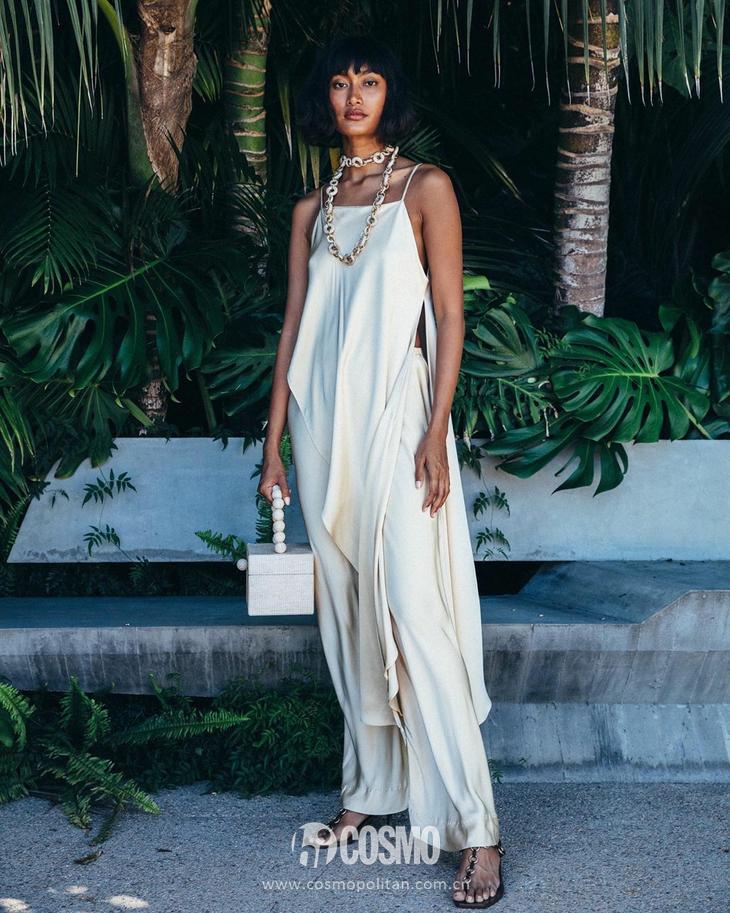 杨采钰度假拎的独家小众包，我可以