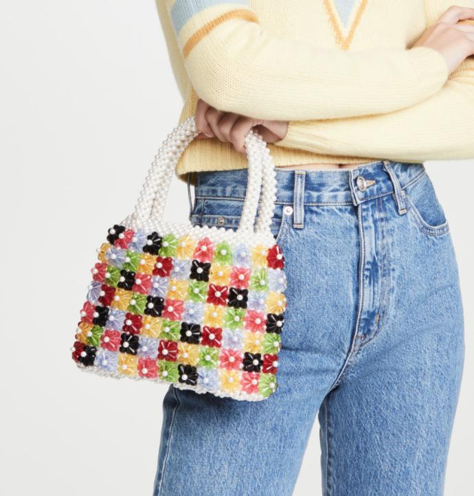 杨采钰度假拎的独家小众包，我可以