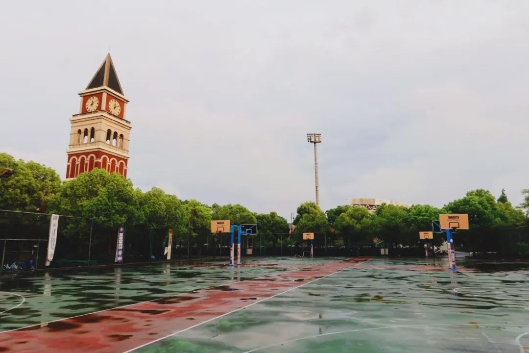 松江免费羽毛球场地,打篮球找不到场地