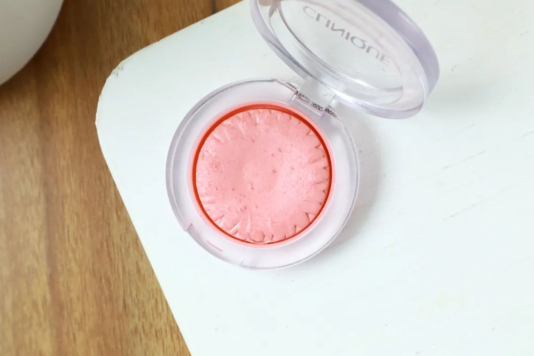 周雨彤祛痘神器,周雨彤的泪沟神器