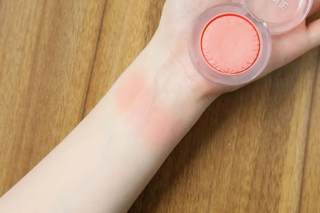 周雨彤祛痘神器,周雨彤的泪沟神器