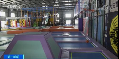 小女孩玩蹦床导致截瘫,女子蹦床馆内完全性截瘫