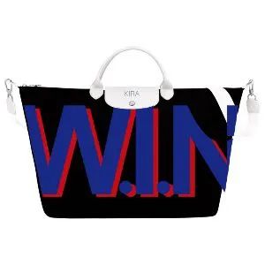 这款让明星们爱不释手的包袋，新的联名对象——是你